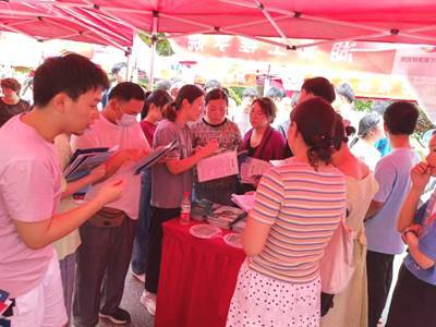 用心用情用力服務(wù)高考考生，專心專注專業(yè)做好招生咨詢——校領(lǐng)導(dǎo)參與招生咨詢工作的實踐與思考